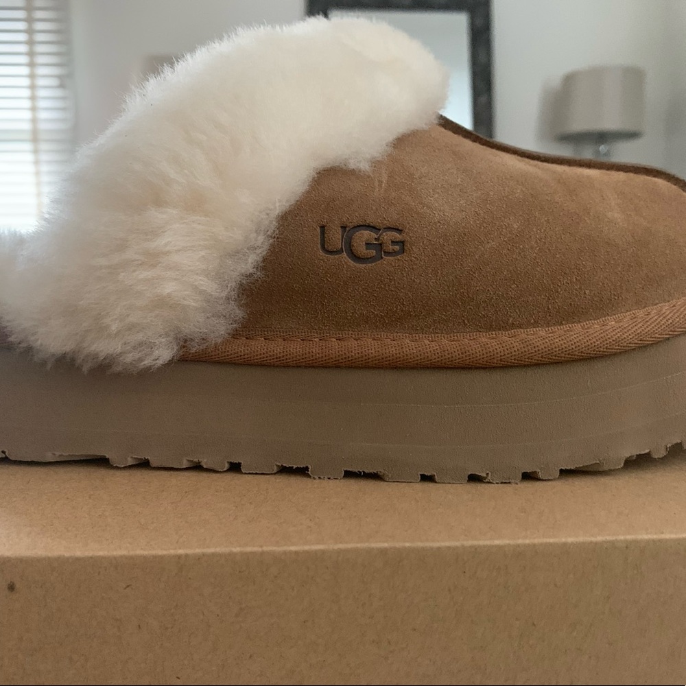 UGG SLIPPERS